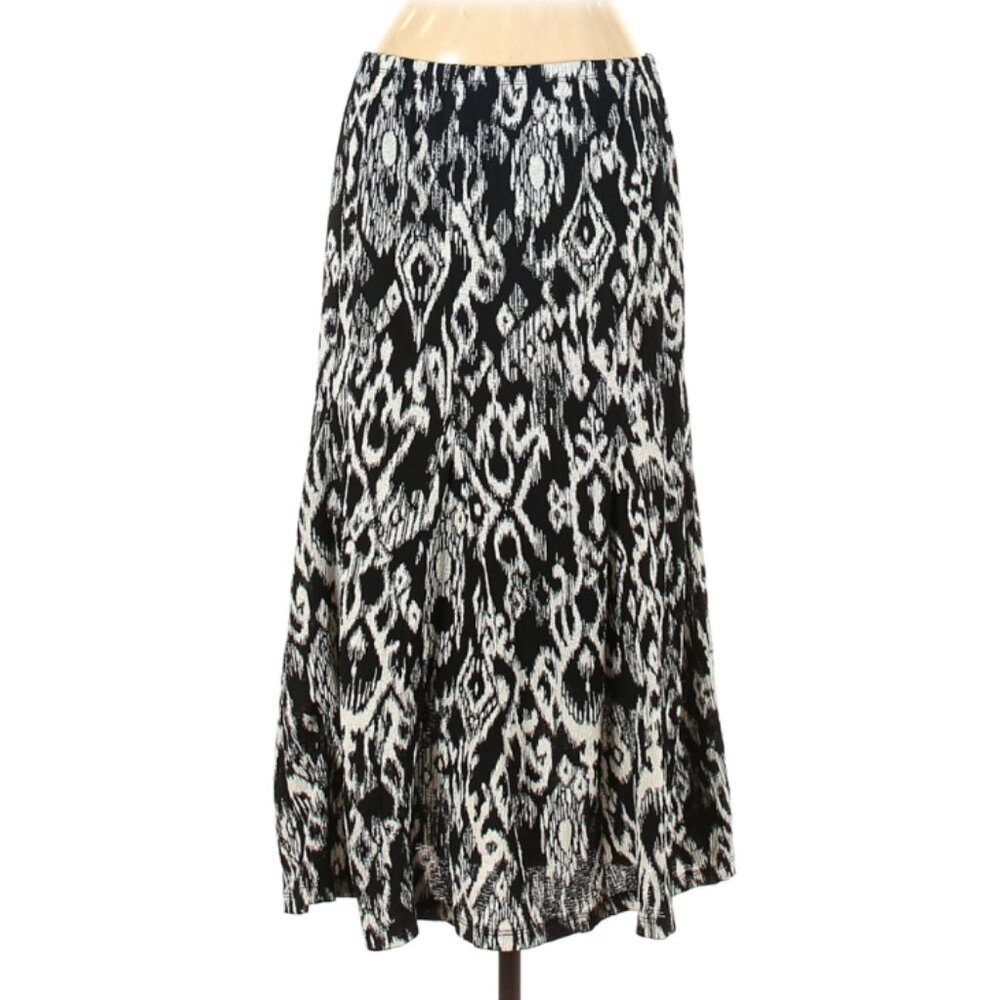 Beautiful flowing skirt with geometric pattern